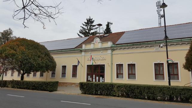 C:\Users\Palotás Bt\Desktop\Fő u városháza.jpg