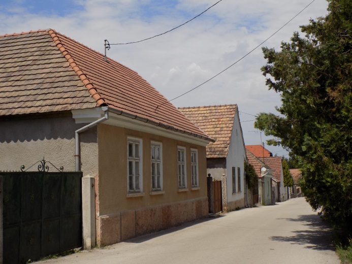 E:\Tervezés\1703 TAK\17034 Süttő\Fotók\Diósvölgyi u\DSCN0470.JPG